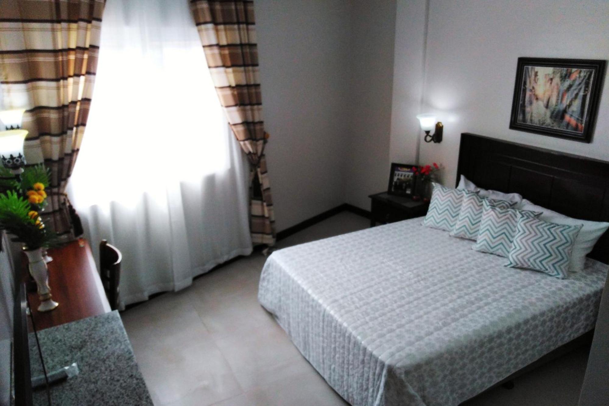 Venezia Suites Hotel Iloilo Zimmer foto